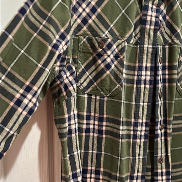 Duluth Trading Woman’s Free Swinging Flannel Shirt - Picture 4 of 5